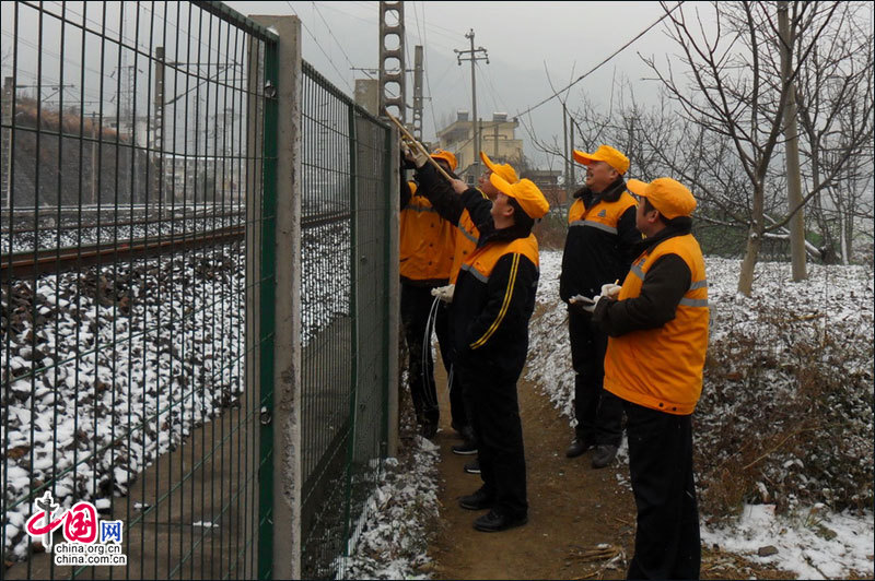 西安铁路局汉中工务段：积极应对冰雪天气保畅通