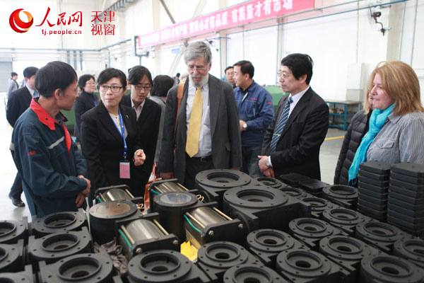 参观校办企业——产学研中心