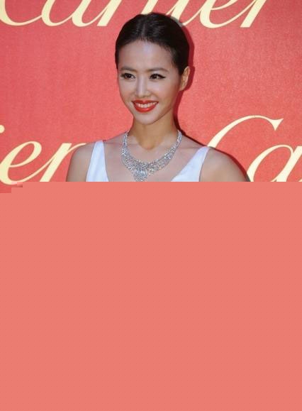 蔡依林深V亮相酥胸缩水 不介意男友传绯闻