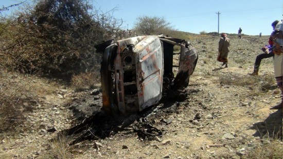 　　一架载有武装分子的汽车被无人机发射导弹摧毁。