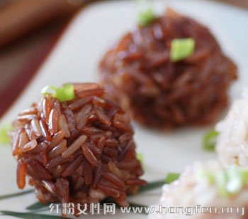食疗养生指南：女性经期补血养血的最佳食材有哪些?