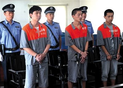 大三学生冒充警察抓嫖 收取2名“失足女”28万元