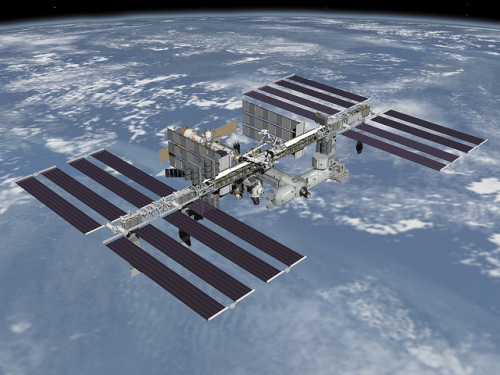 3名国际空间站宇航员乘飞船返回地球成功降落