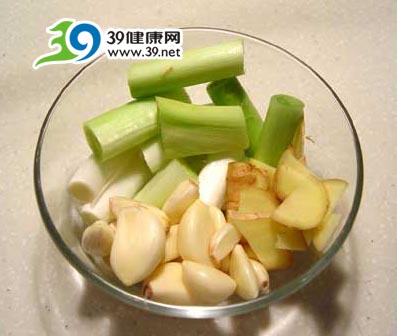 “五彩缤纷”的餐桌证明营养的均衡搭配
