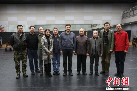 话剧《王府井》排练场迎来“神秘客人”