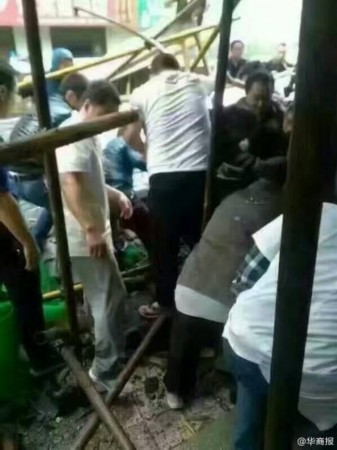 医院门头坍塌砸中女患者