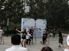 《Panda》剧组“小型公演” 获老百姓赞赏